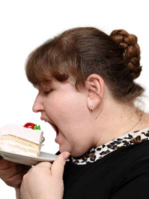 Especialistas afirmam que cortes graduais na quantidade de açúcar não devem ser notados pelas pessoas, mas irão resultar na redução de calorias  Foto: Getty Images