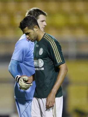 Kardec foi expulso pouco depois de fazer o gol decisivo Foto: Ricardo Matsukawa / Terra