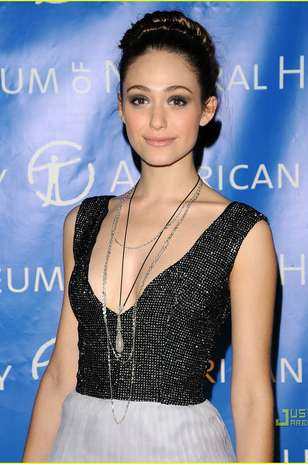 Extensiones Cabello Halo on Para Un Look Como El De Emmy Rossum  Cepille Su Pelo En Una Cola De