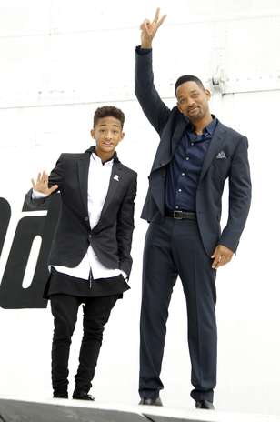 Will Smith e filho divulgam filme em cima de ônibus ...