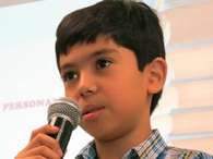 Originario del municipio de Zamora, el menor de 11 años de edad impartió una conferencia a estudiantes sobre la utilización responsable de las redes sociales y la tecnología Foto: EFE en español