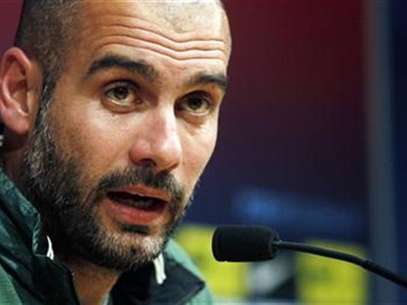 El entrenador del Barcelona, Josep Guardiola, durante una conferencia de prensa en el estadio Nou Camp en Barcelona, abr 20 2012. Además de ser un partido potencialmente decisivo para el título de la Liga española de fútbol, el Clásico del sábado entre los archirrivales Real Madrid y Barcelona permitirá ver el último capítulo del duelo por el título de máximo goleador entre Cristiano Ronaldo y Lionel Messi. Foto: Albert Gea / Reuters