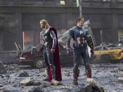 Chris Hemsworth en el papel de Thor, izquierda, y Chris Evans en el de Capitán América en una fotografía de la película "The Avengers" proporcionada por Disney.  Foto: Disney / AP