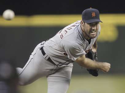 El abridor de los Tigres de Detroit Justin Verlander lanza en la primera entrada del partido frente a los Marineros de Seattle el martes 8 de mayo de 2012, en Seattle.  Foto: Ted S. Warren / AP