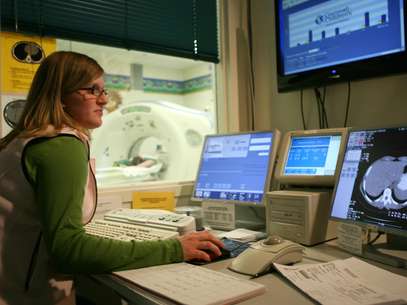 Luego que finalizan el tratamiento contra el cáncer, los niños son sometidos al menos a una tomografía por año durante varios años Foto: Hospital infantil de Cincinnati / AP