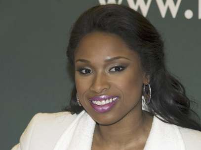La actriz Jennifer Hudson durante una firma de libros en Nueva York en una fotografía de archivo del 10 de enero de 2012. El jurado continúa deliberando en el juicio contra el hombre acusado de matar a la madre, el hermano y el sobrino de 7 años de Hudson.  Foto: Charles Sykes, archivo / AP