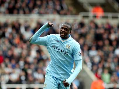 Yaya Touré, del Manchester City, celebra tras anotar un gol en su partido contra el Newcastle United correspondiente a la liga Premier de Inglaterra en la Arena Sports Direct, de Newcastle, Inglaterra, el domingo 6 de mayo de 2012.  Foto: Scott Heppell / AP