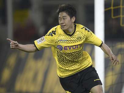 ARCHIVO - En esta foto de archivo del 30 de marzo del 2012 se ve al futbolista japonés Shinji Kagawa celebrando un gol que anotó para su equipo Borussia Dortmund contra Stuttgart en Dortmund, Alemania. El futbolista quiere jugar en la Liga Premier, dijo el 17 de mayo del 2012  Foto: Martin Meissner, Archivo / AP