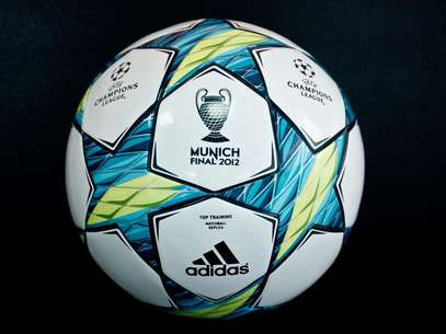 Este es el balón que puede ser suyo, también tenemos para usted la camiseta del Bayern Múnich y la del Chelsea FC Foto: Terra