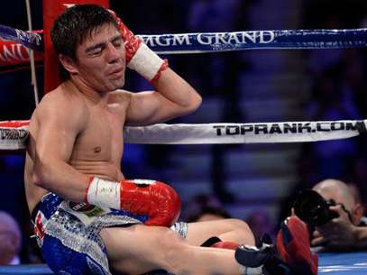Arce no pudo continuar la pelea debido al fuerte impacto en la cabeza, obligando al réferi Kenny Bayless a detener el desafío, por lo que la Comisión Atlética de Nevada determinó resultado sin decisión en ese segundo episodio. Foto: Getty Images