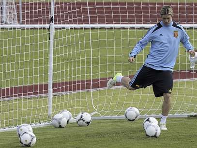 Fernando Torres, goleador de la selección de España, participa en una práctica en el marco de la Eurocopa 2012, el domingo 17 de junio de 2012, en Gniewino, Polonia.  Foto: Alvaro Barrientos / AP