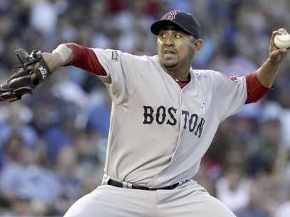El abridor venezolano de los Medias Rojas de Boston Franklin Morales lanza contra los Cachorros de Chicago durante la primera entrada de un juego interligas en Chicago, el domingo 17 de junio de 2012. Los Medias Rojas ganaron 7-4.  Foto: Nam Y. Huh / AP