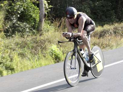 Lance Armstrong of the U.S. cycles during the Ironman Panama 70.3 triathlon in Panama City February 12, 2012. The U.S. Anti-Doping Agency filed formal charges against Armstrong Friday for using performance-enhancing drugs. Foto: Alberto Muschette / Reuters