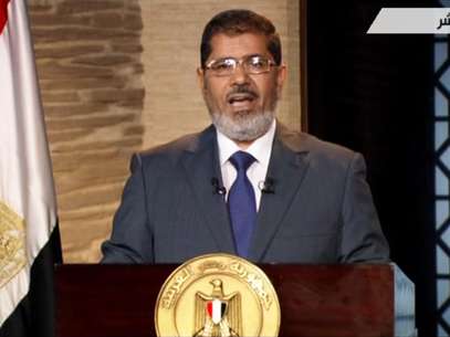 El ganador de los comicios presidenciales en Egipto, Mohammed Morsi, pronuncia un discurso en El Cairo, de acuerdo con esta imagen tomada de la Televisión Estatal el domingo 24 de junio de 2012. En su primer discurso televisado, Morsi dijo que cumplirá los acuerdos internacionales de Egipto, en referencia al tratado de paz con Israel. Foto: Televisión Estatal de Egipto / AP