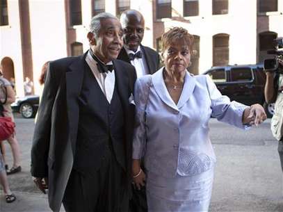 U.S. Representative Charles B. Rangel and his wife Alma attend the wedding of New York City Council speaker Christine C. Quinn and her girlfriend Kim Catullo in New York, May 19, 2012. Foto: Allison Joyce / Reuters In English