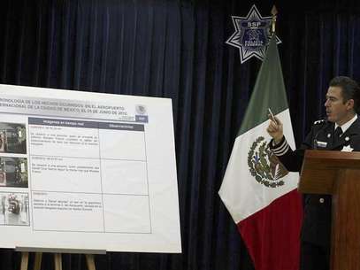 Luis Cardenas, division head of the federal police, addresses the media in a news conference in Mexico City June 28, 2012. Foto: Bernardo Montoya / Reuters In English