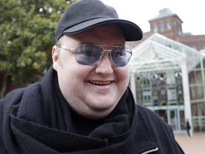 Imagen del fundador de Megaupload, Kim Dotcom, hablando con la prensa al dejar el Tribunal Superior de Auckland el pasado mes de febrero. Foto: Simon Watts / Reuters