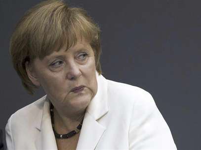 German Chancellor Angela Merkel looks on before delivering a government policy statement in the German lower house of parliament, the Bundestag, in Berlin, June 29, 2012. Foto: Thomas Peter / Reuters In English