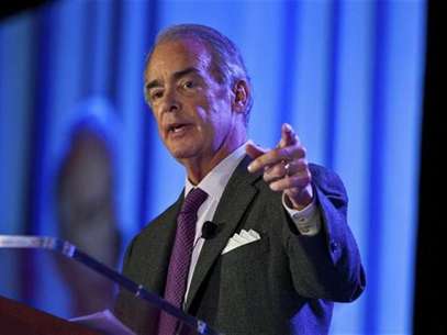 Chief Executive Officer of Duke Energy Jim Rogers speaks during the Charlotte Chamber's Economic Outlook Conference in Charlotte, North Carolina December 19, 2011. Foto: Chris Keane / Reuters In English