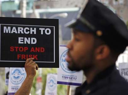 Demonstrators march during a protest in New York June 17, 2012. Foto: Eduardo Munoz / Reuters In English