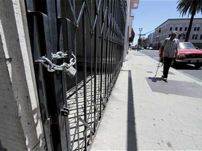 Shuttered and padlocked businesses line Main Street in Stockton, California June 27, 2012. Foto: Kevin Bartram / Reuters In English