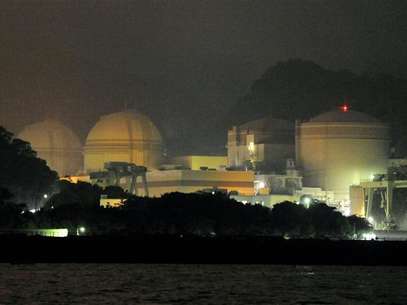 Kansai Electric Power Co's Ohi nuclear power plant No.3 unit (2nd L) is seen in Ohi, Fukui prefecture, in this photo taken by Kyodo July 1, 2012. Foto: Kyodo / Reuters In English