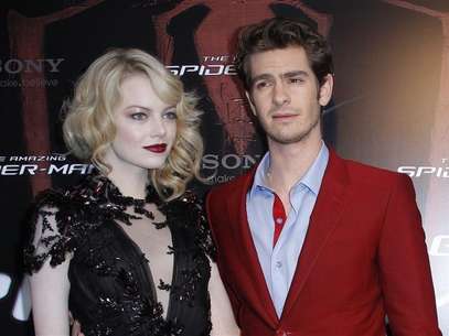 "The Amazing Spiderman" brilló en las taquillas de EEUU y Canadá en su primer día en los cines, llevándose 35 millones de dólares (27,81 millones de euros) con su pegajosa red y batiendo un récord para un estreno un martes, según dijo el miércoles su distribuidora, Sony Pictures Entertainment. En la imagen, Andrew Garfield y Emma Stone en el preestreno de la película en París el 19 de junio de 2012. Foto: Gonzalo Fuentes / Reuters en español