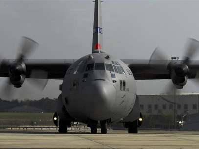 MAFFS 7, a C-130 Hercules cargo plane assigned to the 145th Airlift Wing, N.C. Air National Guard, is pictured departing in Charlotte, North Carolina June 30, 2012 for Peterson Air Force Base, Colo., to support fire fighting throughout the Rocky Mountain area. Foto: Handout / Reuters In English