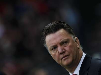 Louis van Gaal volverá a ser seleccionador de fútbol de Holanda ocupando el cargo dejado por Bert van Marwijk, quien dimitió después de que su equipo perdiera los tres partidos en la fase de grupos de la Eurocopa, informó el viernes la federación holandesa. En la imagen, el holandés Louis Van Gaal. Foto: Alex Domanski / Reuters en español