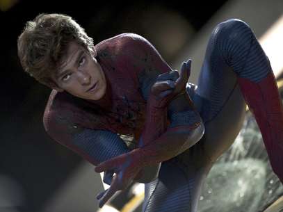 En este fotograma difundido por Sony Pictures,  Andrew Garfield aparece en una escena de la película"The Amazing Spider-Man (El sorprendente hombre araña) que destaca en las salas de Estados Unidos con una recaudación de 140 millones de dólares en los primeros seis días de proyección, de acuerdo con cifras divulgadas el domingo 8 de julio de 2012.  Foto: Columbia - Sony Pictures, Jaimie Trueblood / AP