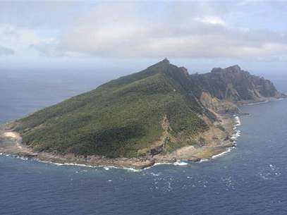 Uotsuri island, part of the disputed islands in the East China Sea, known as the Senkaku isles in Japan, Diaoyu islands in China, is seen in the East China Sea, in this file photo taken by Kyodo on June 19, 2011. Foto: Files / Reuters In English