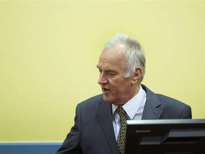 Former Bosnian Serb army commander Ratko Mladic attends his trial at the International Criminal Tribunal for the former Yugoslavia (ICTY) at The Hague May 16, 2012. Foto: Pool / Reuters In English
