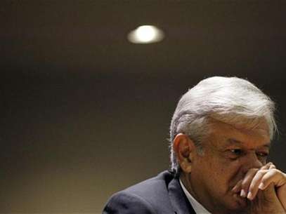 Imagen de archivo del derrotado candidato izquierdista a la presidencia de México Andrés Manuel López Obrador durante una conferencia de prensa en Ciudad de México, jul 9 2012. El derrotado candidato izquierdista a la presidencia de México, Andrés Manuel López Obrador, pedirá el jueves al tribunal electoral que declare inválidos los comicios presidenciales en los que triunfó Enrique Peña Nieto, alegando un cúmulo de irregularidades, dijo su equipo de abogados. Foto: Edgard Garrido / Reuters en español