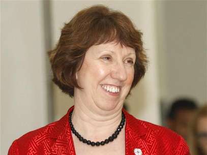 EU representative for Foreign Affairs and Security Policy Catherine Ashton arrives for the 19th ASEAN Regional Forum (ARF) Foreign Ministers Retreat at the office of the Council of Ministers in Phnom Penh July 12, 2012. Foto: Samrang Pring / Reuters In English