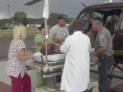 William Martin LaFever, 28, an autistic Colorado man is shown on a stretcher arriving at Garfield Memorial Hospital in Garfield, Utah, after being rescued July 12, 2012 from the remote Escalante Desert of southern Utah after he spent at least three weeks alone in the wild in temperatures that topped 100 degrees, surviving on roots and frogs, authorities said on Friday. Emaciated and unable walk, LaFever was sitting in the Escalante River weakly waving his arms when spotted by a police helicopter on Thursda Foto: Courtesy Garfield County Sheriffs / Reuters In English