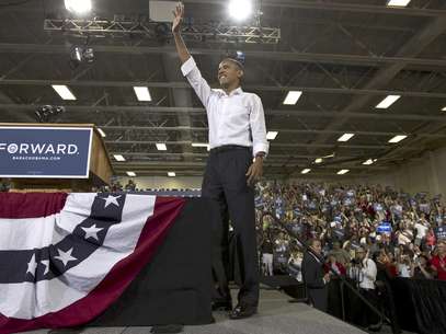 El presidente Barack Obama asiste a un mitin en una escuela de la ciudad de Clifton en el estado de Virginia el sábado 14 de julio de 2012. Obama tiene pros y contras que pueden decidir su futuro en las elecciones de noviembre.  Foto: J. Scott Applewhite / AP