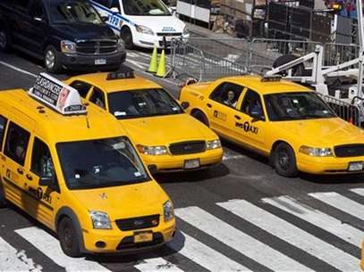New York City taxis make their way through Times Square in New York, July 12, 2012. Foto: Keith Bedford / Reuters In English