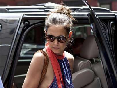 Actress Katie Holmes leaves the Children's Museum of the Arts in the SoHo neighborhood of New York, July 5, 2012. Holmes recently filed for divorce from actor Tom Cruise; the two had been married for the past five years. Foto: Andrew Burton / Reuters In English