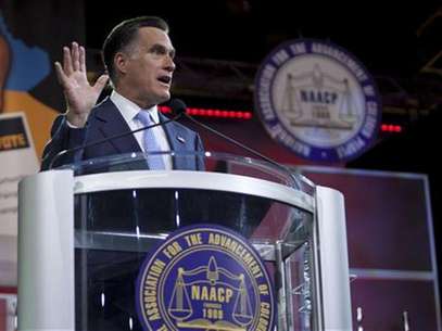Republican presidential candidate Mitt Romney speaks at the NAACP convention in Houston July 11, 2012. Foto: Richard Carson / Reuters In English
