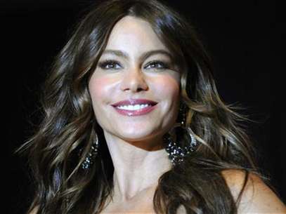 Actress Sofia Vergara poses on the red carpet at the annual White House Correspondents' Association Dinner at the Washington Hilton in Washington, April 28, 2012. Foto: Jonathan Ernst / Reuters In English