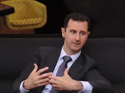 A handout photo distributed by Syrian News Agency (SANA) on July 3, 2012, shows Syria's President Bashar al-Assad during an interview with a Turkish newspaper in Damascus. Foto: Handout / Reuters In English