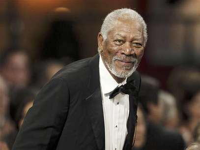 Actor Morgan Freeman stands as he is introduced at the TV Land cable channel taping of the AFI Life Achievement Award honoring actress Shirley MacLaine in Los Angeles, California in this June 7, 2012 file photograph. Foto: Files / Reuters In English