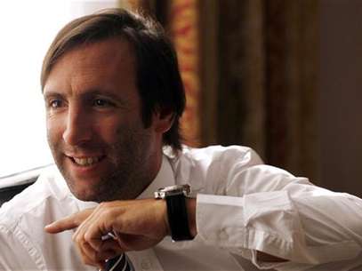 Imagen de archivo del ministro de Economía de Argentina, Hernán Lorenzino, durante una entrevista con Reuters, en su oficina de Buenos Aires, abr 26 2012. El Gobierno argentino dijo el jueves que enviará más ayuda financiera a la provincia de Buenos Aires para que haga frente a un reclamo salarial de sus empleados públicos que paralizó al mayor distrito del país. Foto: Marcos Brindicci / Reuters en español