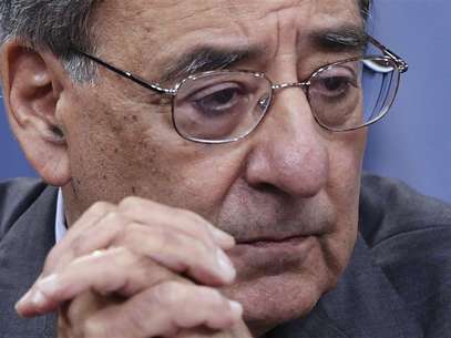 U.S. Secretary of Defense Leon Panetta pauses during a news conference at the Pentagon in Washington June 29, 2012. Foto: Yuri Gripas / Reuters In English
