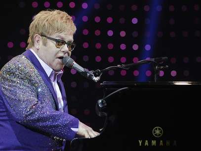 British singer Elton John performs during a concert as part of his "Greatest hits Live 2012" world tour at the Ondrej Nepela Arena in Bratislava July 10, 2012. Foto: Radovan Stoklasa / Reuters In English