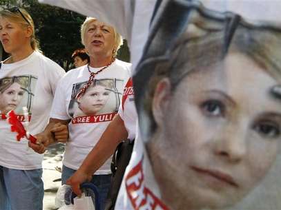 Women attend a rally in support of opposition leader and former Ukrainian Prime Minister Yulia Tymoshenko near the high court building in Kiev, July 12, 2012. Foto: Anatolii Stepanov / Reuters In English