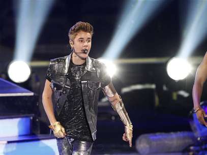 Singer Justin Bieber performs at the 2012 Teen Choice Awards at the Gibson Amphitheatre in Universal City, California July 22, 2012. Foto: Mario Anzuoni / Reuters In English