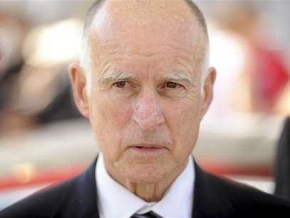California Governor Jerry Brown attends a celebration at Tesla's factory in Fremont, California, June 22, 2012, as the car company began delivering its Model S electric sedan. Foto: Noah Berger / Reuters In English