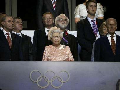 Britain's Queen Elizabeth and Prince Phillip attend the opening ceremony of the London 2012 Olympic Games with International Olympics Committee President Jacques Rogge (L), German Olympic Sports Confederation (Deutscher Olympischer Sportbund, DOSB) President Thomas Bach (2nd L) and Archbishop of Canterbury Rowan Williams (back C) at the Olympic Stadium July 27, 2012. Foto: Kai Pfaffenbach / Reuters In English