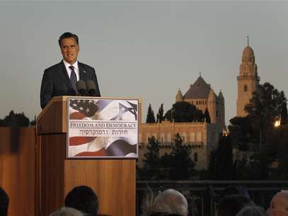 U.S. Republican Presidential candidate Mitt Romney delivers foreign policy remarks at Mishkenot Sha'anamim in Jerusalem, July 29, 2012. Foto: Jason Reed / Reuters In English